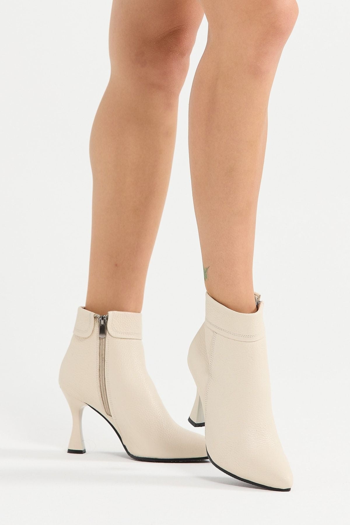 Kadın Hakiki Deri Topuklu Bot – El Yapımı, Şık Tasarım Siyah Bot | OBEN AYAKKABI