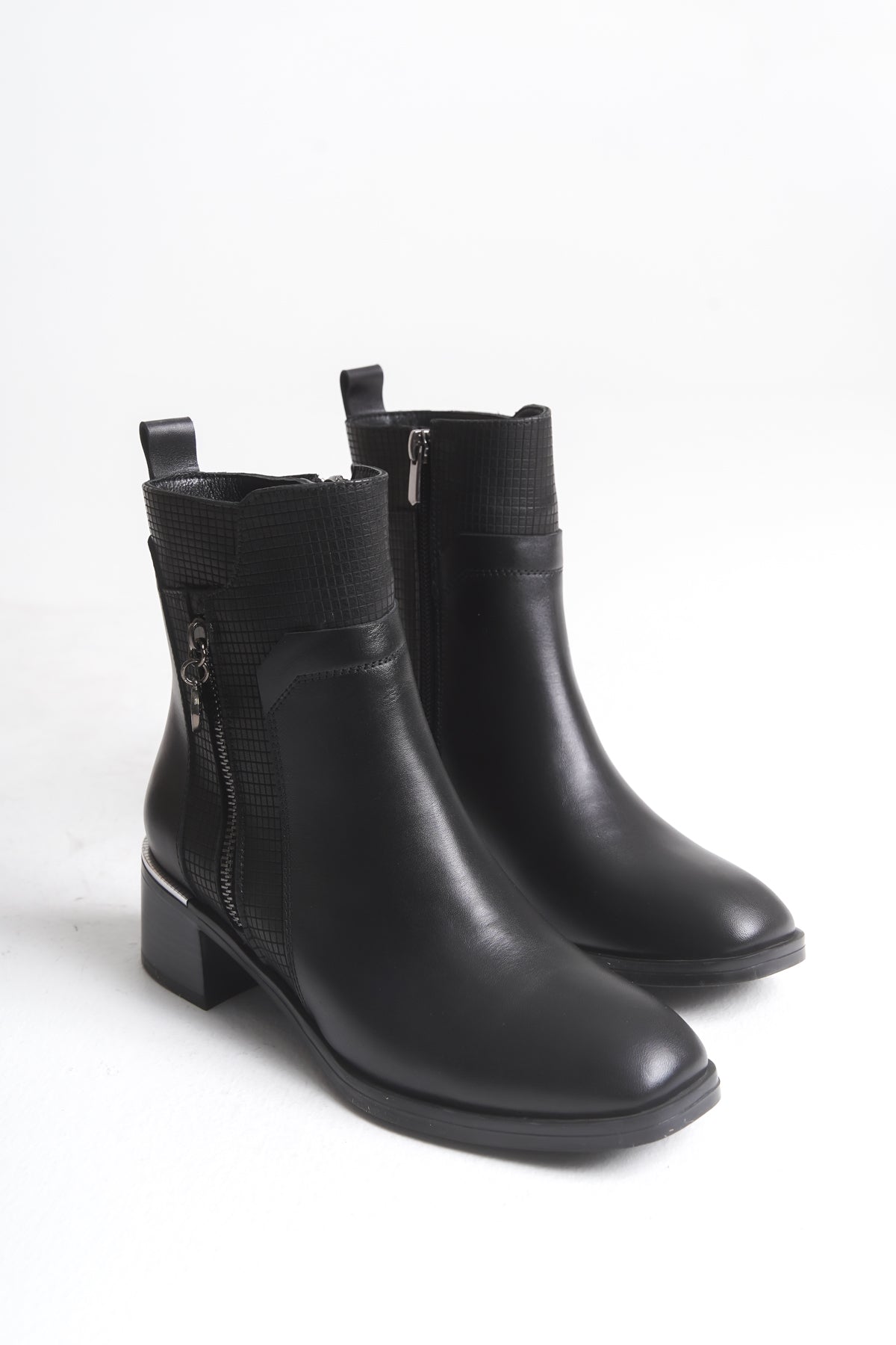 Kadın Hakiki Deri Topuklu Bot – El Yapımı, Fermuarlı, Şık Tasarım Siyah Bot | OBEN AYAKKABI