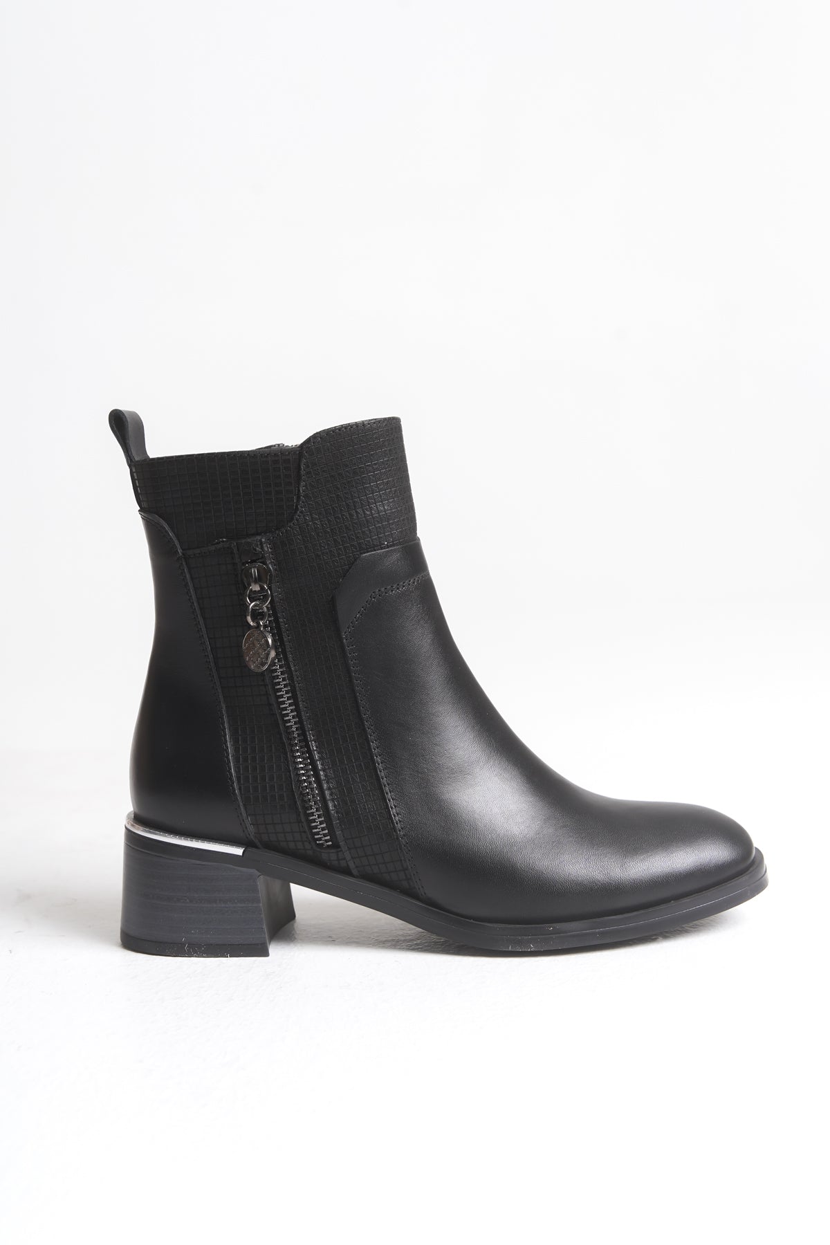 Kadın Hakiki Deri Topuklu Bot – El Yapımı, Fermuarlı, Şık Tasarım Siyah Bot | OBEN AYAKKABI