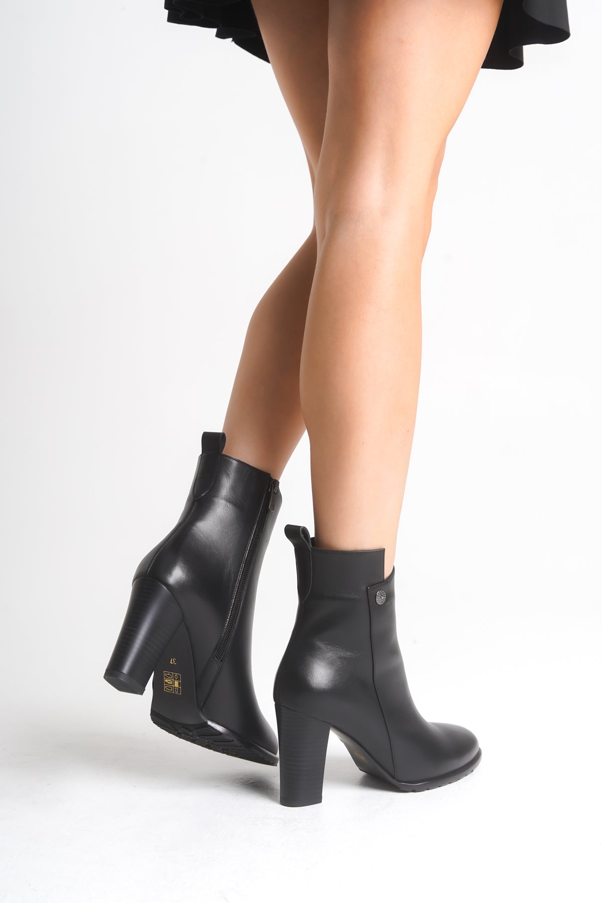 Kadın Hakiki Deri Topuklu Bot – El Yapımı, Fermuarlı, Şık Tasarım Bej | OBEN AYAKKABI