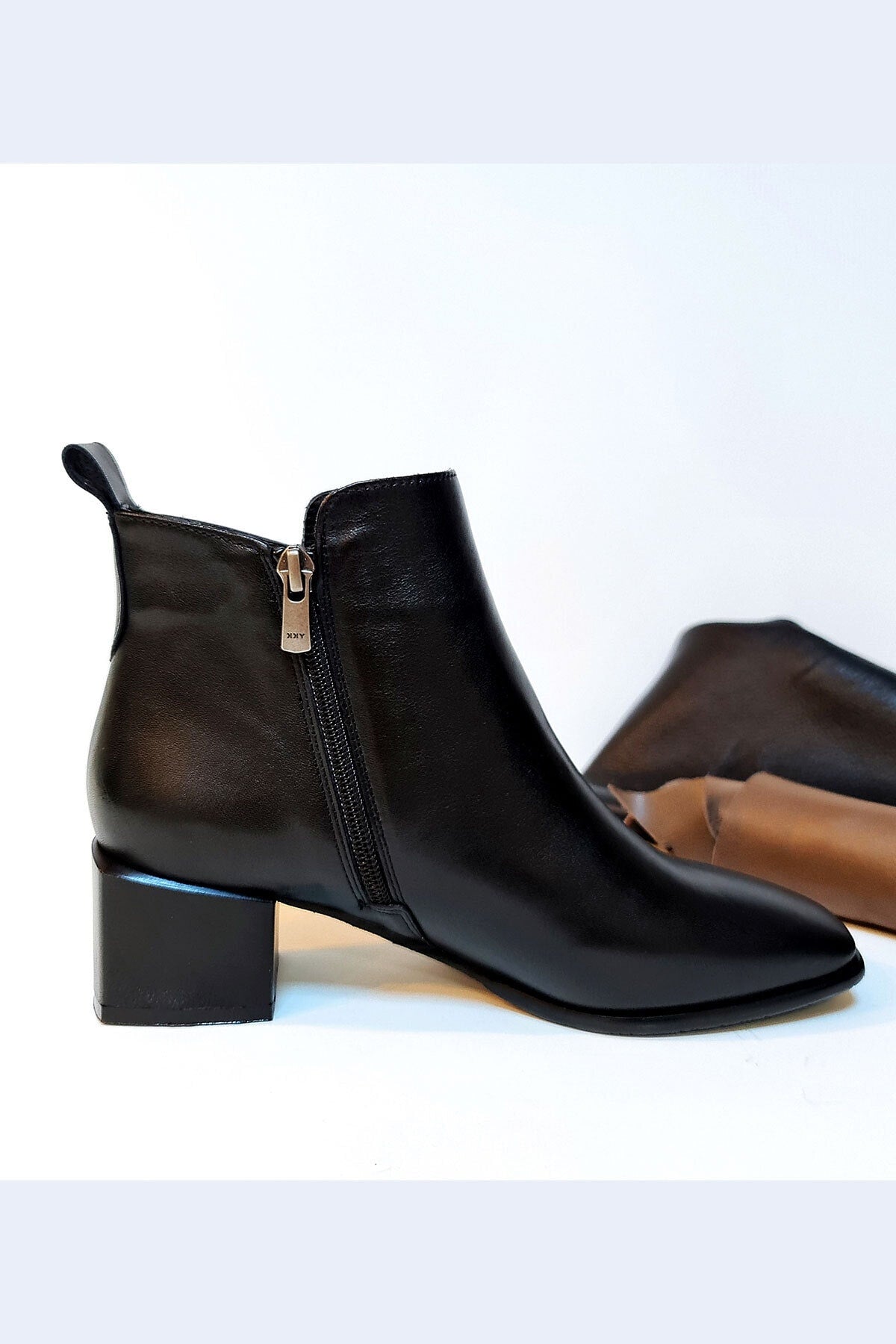 Kadın Hakiki Deri Topuklu Bot – El Yapımı, Şık Tasarım Bej Bot | OBEN AYAKKABI