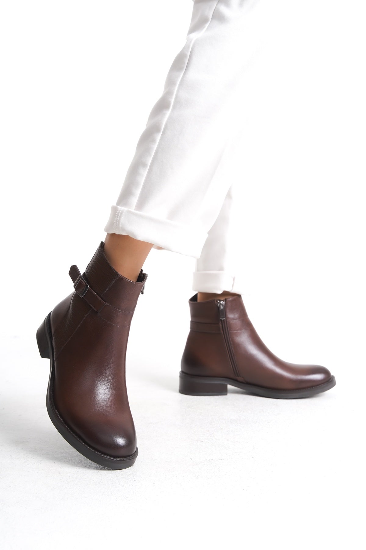 Kadın Hakiki Deri Topuklu Bot – El Yapımı, Şık Tasarım Siyah Bot | OBEN AYAKKABI