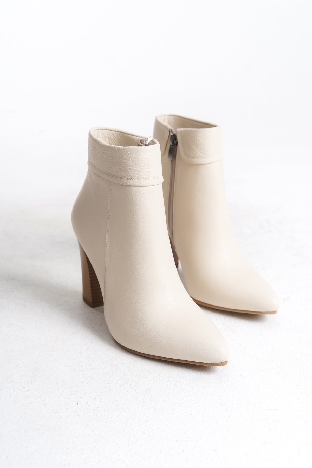 Kadın Hakiki Deri Topuklu Bot – El Yapımı, Şık Tasarım Bej Bot | OBEN AYAKKABI