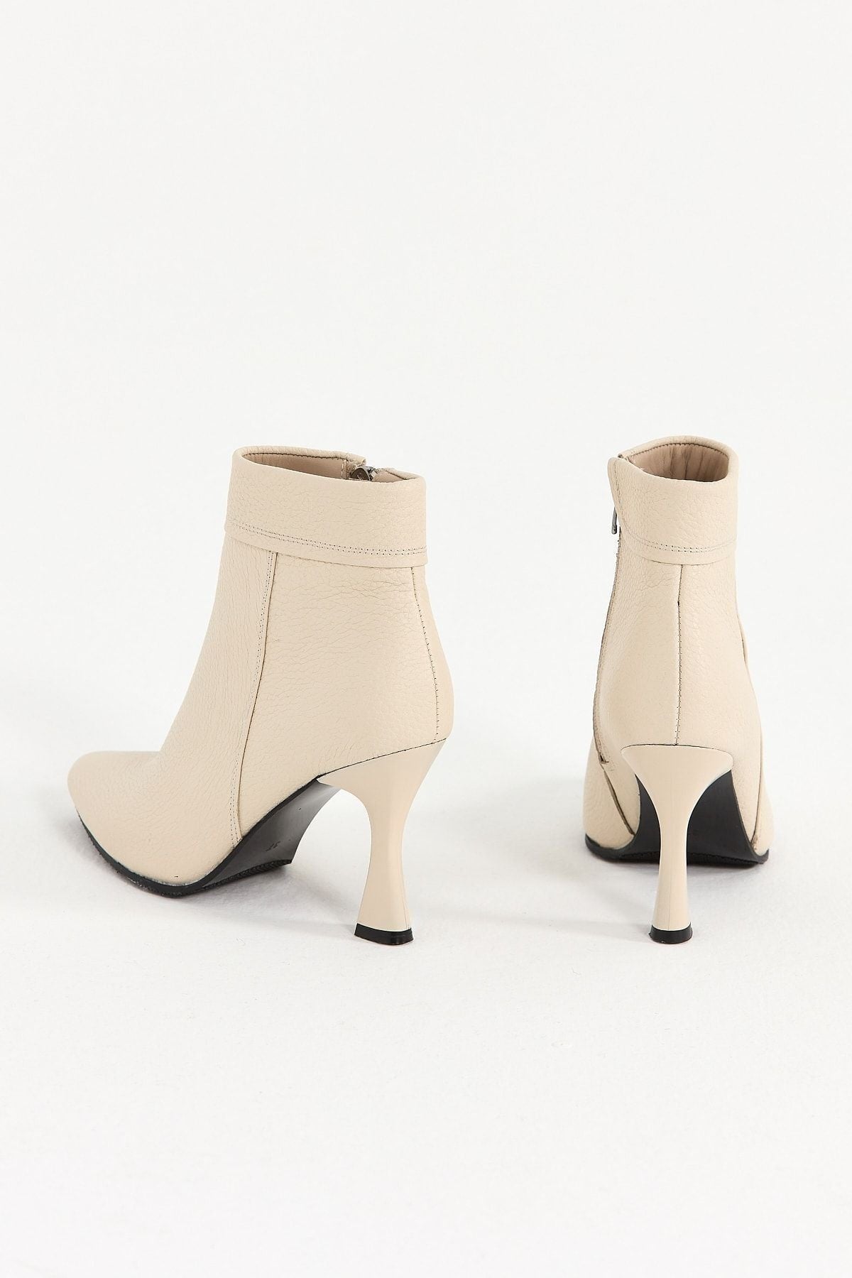 Kadın Hakiki Deri Topuklu Bot – El Yapımı, Şık Tasarım Bej Bot | OBEN AYAKKABI