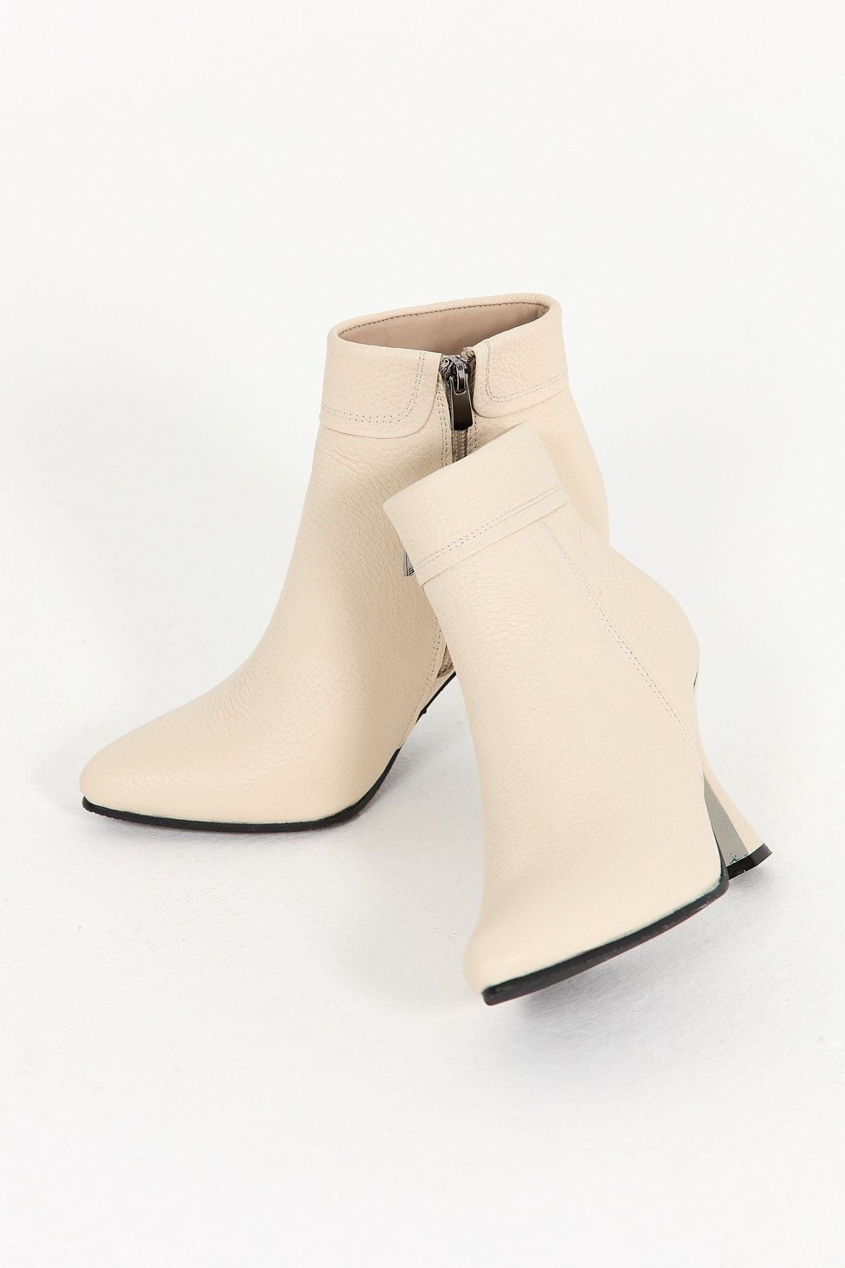 Kadın Hakiki Deri Topuklu Bot – El Yapımı, Şık Tasarım Bej Bot | OBEN AYAKKABI
